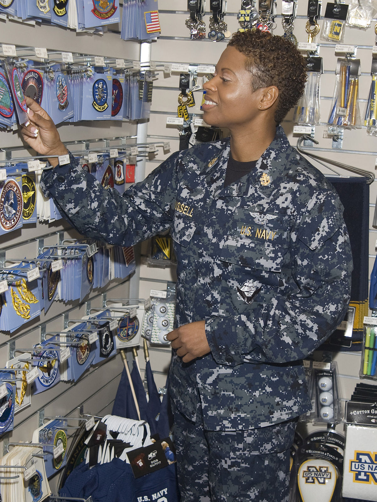 File:US Navy 081107-N-9999X-003 A Chief Petty Officer wears the