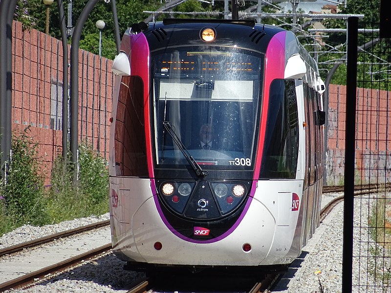 File:U 53600 arrivant en gare d'Épinay-Villetaneuse depuis Villetaneuse-Université.jpg