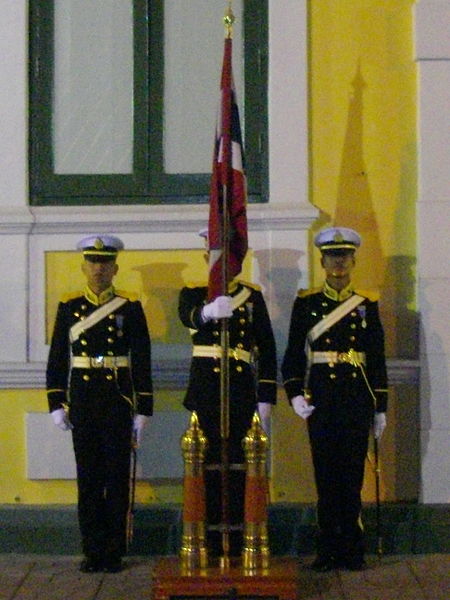 ไฟล์:Unit_colours_of_the_Naval_Cadet_Regiment,_King's_Guard.jpg