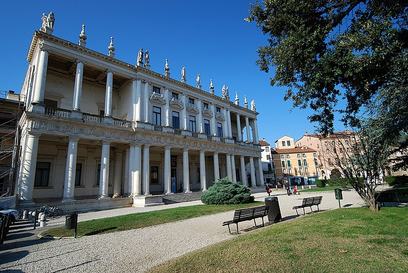 File:Vicenza, Palazzo Chiericati.jpg