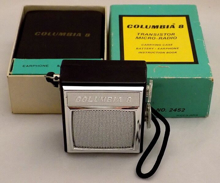 File:Vintage Columbia 8 Micro Transistor Radio, Model No. 2452, AM Band, Made In Japan (8312885250).jpg