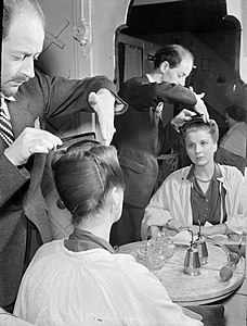 Steiner's Salon, Grosvenor Street, London, 1944