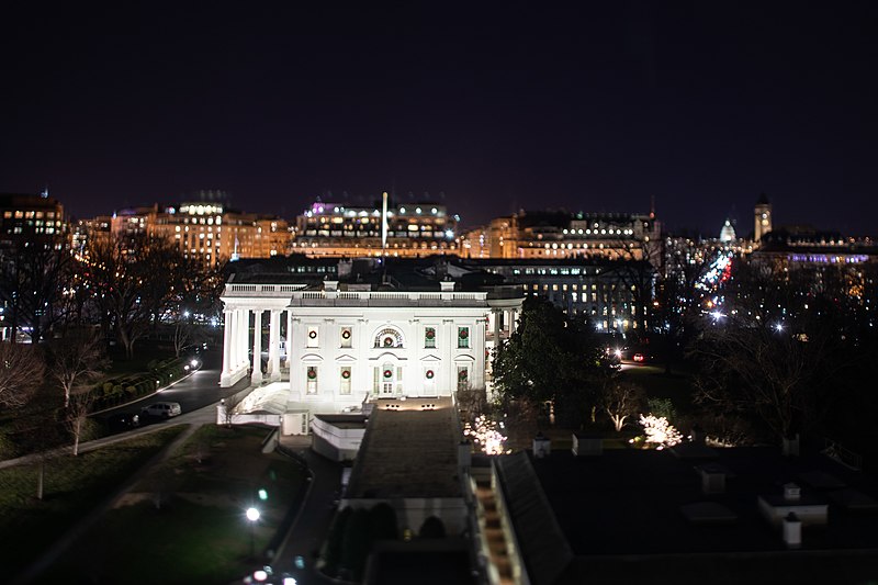 File:White House Christmas 2018 (44569407270).jpg