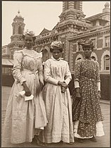 Guadeloupéennes à Ellis Island, New-York. Bibliothèque publique de New-York.