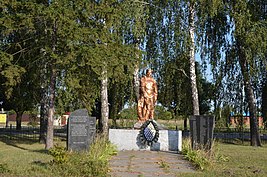 Братська могила воїнів Радянської Армії і пам'ятник воїнам-односельцям, село Шевченкове.jpg