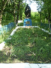 Братська могила радянським воїнам с. Свердликове.jpg