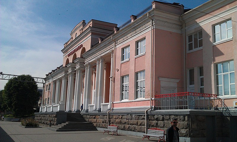 File:Железнодорожный вокзал станции Владикавказ.jpg