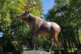 Скульптура лося в парке «Торфянка»