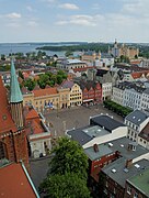 Marktplein, kasteel en meer