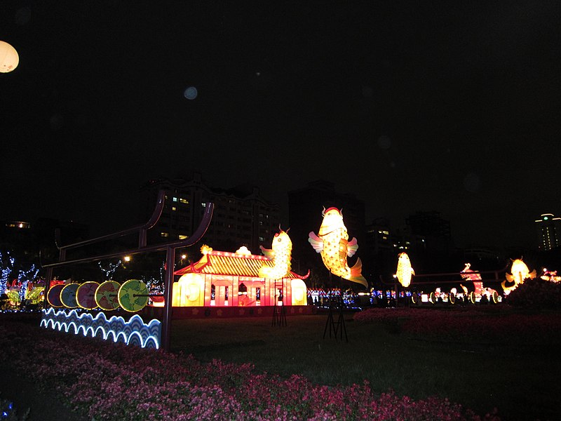 File:台北燈會2012的夜晚龍燈 - panoramio (10).jpg