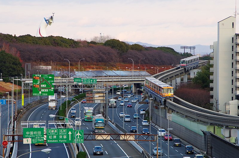 File:大阪モノレールと中国自動車道 Ōsaka Monorail Main Line and Chūgoku Expressway 2013.12.23 - panoramio.jpg
