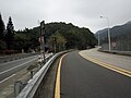 梧桐山盤山公路與羅沙公路的並行段，右邊為盤山公路。