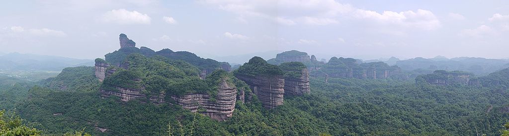 Danxia-Landschaft (Chinesisches UNESCO-Welterbe und UNESCO Global Geopark in China). 韶關丹霞山