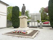 Châteaulin : le monument aux morts