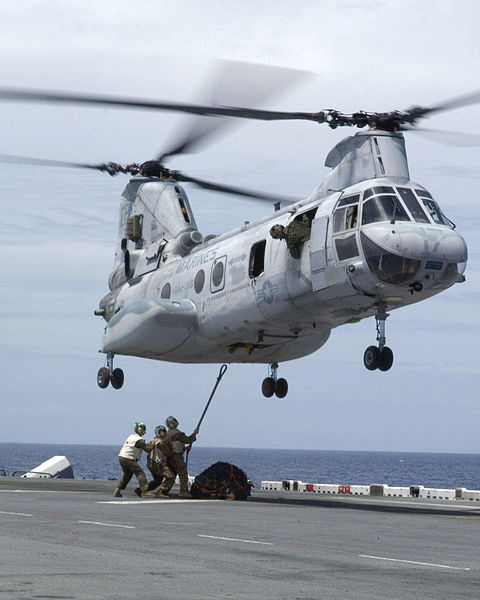 File:080512-N-0483B-014 HMM-265 CH-46E on USS Essex.jpg