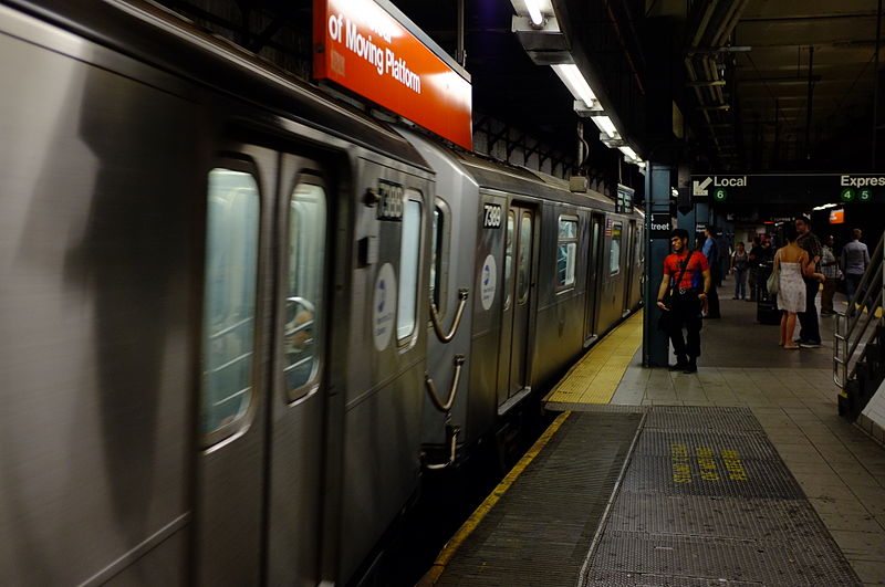 File:14 St Union Sq IRT moving platform vc.jpg