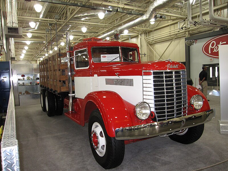 File:1939 Peterbilt 334 truck.jpg