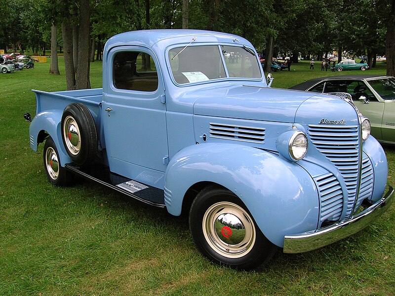 File:1940 Plymouth PT 105 side (5223563773).jpg