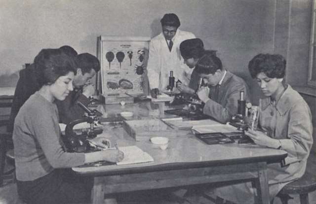 Biology class during the late 1950s or early 1960s.