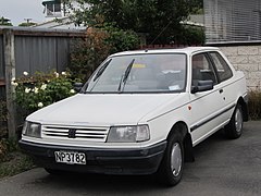 Peugeot 309 XL (1988).