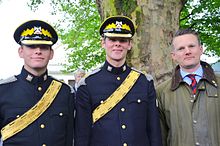 Officers of the SCOTS DG in No.1 dress uniform 2014-05-01 Reise von Georg I. von Hannover nach London,(1439) 2nd Lt. Edward Mitchell, 2nd Lt. Alex Stewart and Major i.G.Christoph Kahnert.jpg