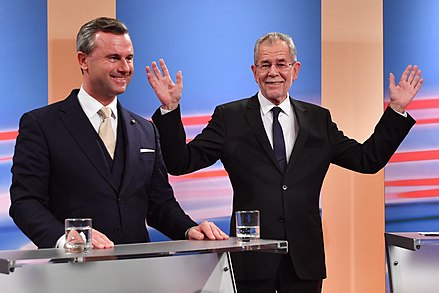 Hofer and Alexander Van der Bellen during a debate (December 2016).