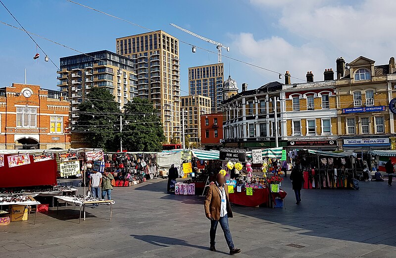 File:2016 Woolwich, Beresford Square market.jpg