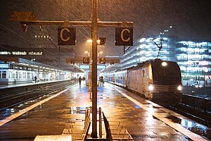 Der SJ EuroNight in Hamburg-Altona am Bahnsteig am Abend der offiziellen Premierenfahrt des Zuges.