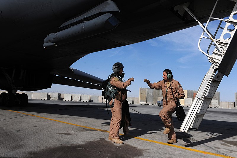 File:37th Expeditionary Bomb Squardron aircrews complete last mission of deployment DVIDS245652.jpg