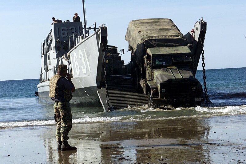 File:5 ton truck is backed onto a Landing Craft Utility as the 31st Marine Expeditionary Unit back-loads during exercise Tandem Thrust 2001 in Queensland, Australia.jpg