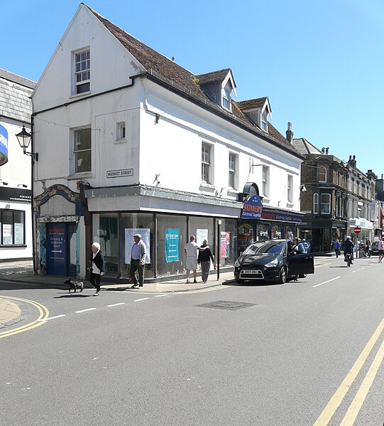 File:70-72, High Street - geograph.org.uk - 6171604.jpg