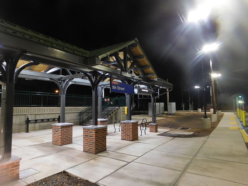 File:9th Street station shelter, March 2016.jpg