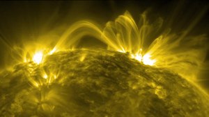 AR1520 and Shimmering Coronal Loops.ogv