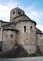 La abadía de San Salvatore, Italia, con ábside central y dos absidiolos