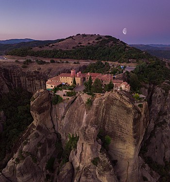 18. Pyhän Stefanoksen luostari (Q2336352). Meteora, Kreikka. Kuvaaja Orestis Nikoloulis (@orestis_nikoloulis)