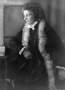 Mowinckel as Lady Inger, 1921 Agnes Mowinckel Fru Inger 1921a.jpg