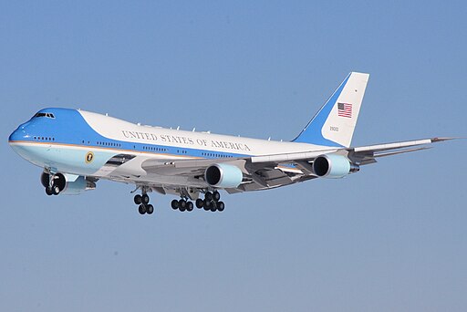 Air Force 1 landing at Pittsburgh IAP