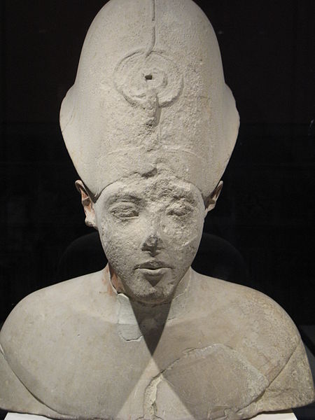 File:Akhenaton (Louvre).JPG