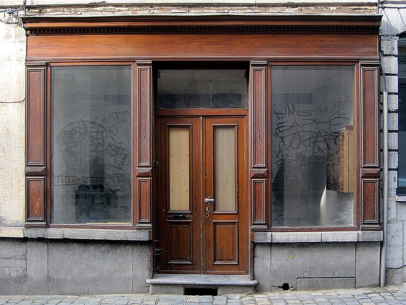 File:Ancienne vitrine rue de la Grande Triperie 10 à Mons -130203- fr.jpg