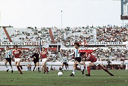 The Soviet Union playing the Argentina at Estadio Monumental, November 1976 Argentina vs urss buenos aires.jpg