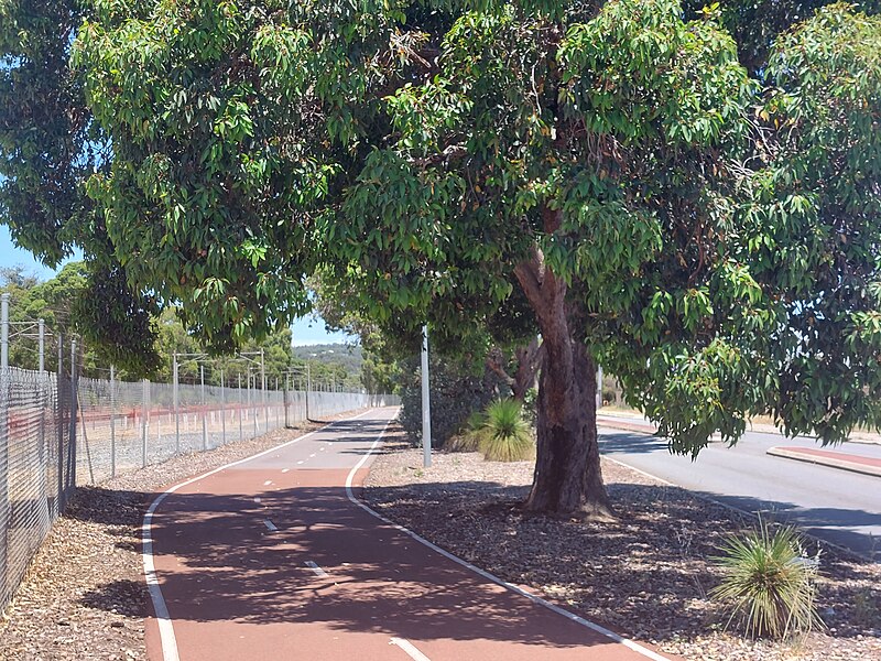 File:Armadale bike path Railway S from Sherwood stn.jpg