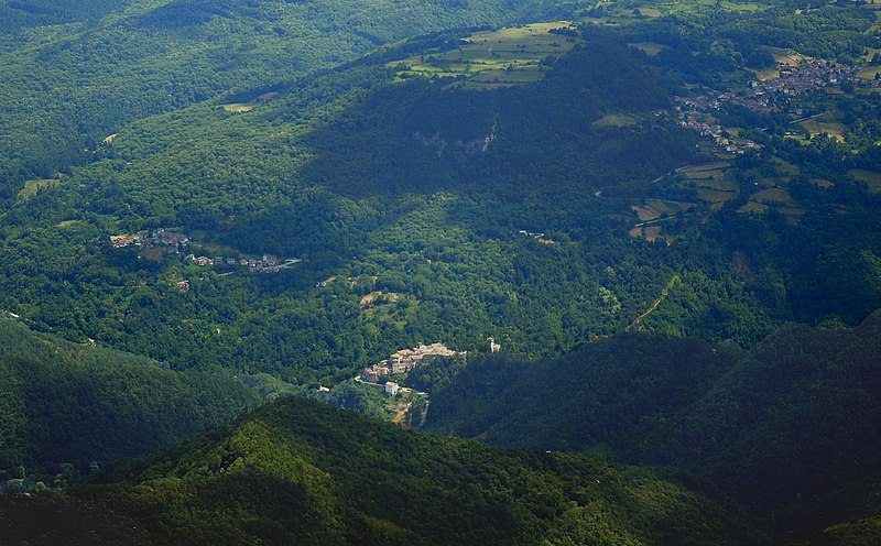 File:Arquata del Tronto - panorama dal Monte Vettore.jpg