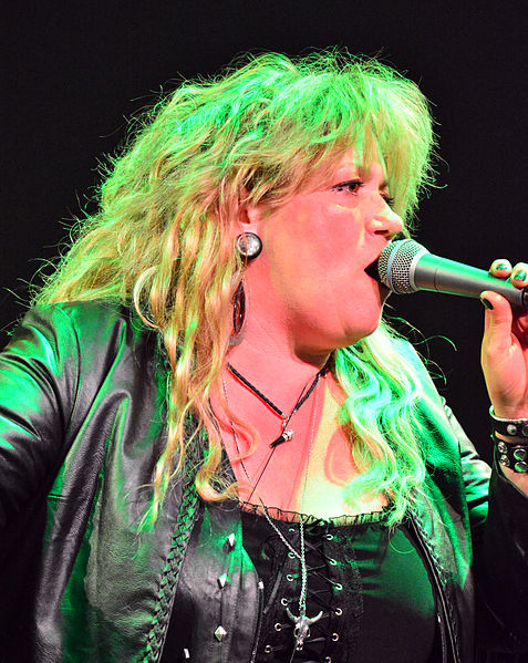 File:Ax ’n Sex - Suzie Lohmar – Wacken Open Air 2014 03.jpg