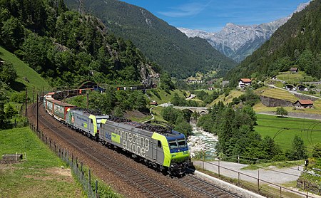 BLS Re 485 008 and Re 486 at Meitschligen.jpg