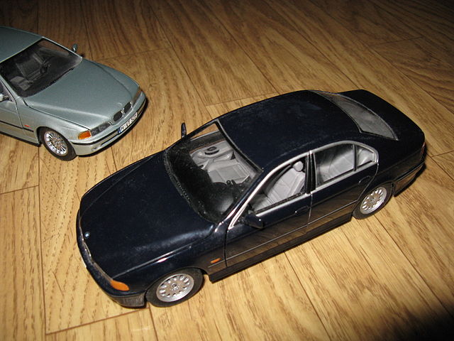 人気SALE正規品1/24 BMW 5シリーズ　アートカー 乗用車