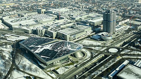 BMW Welt en BMW Museum vanaf het bezoekersplatform