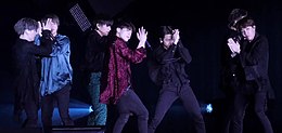 BTS interpretează „Fake Love” la Speak Yourself la Rose Bowl, Pasadena, 4-5 mai 2019 02.jpg