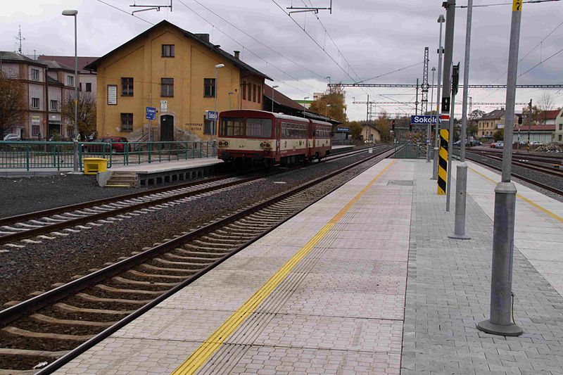 File:Bahnhof Sokolov.JPG