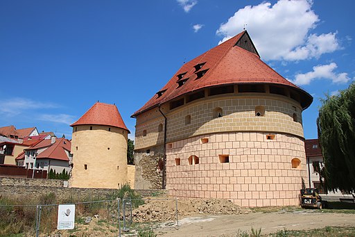 Bartfeld / Bardejov: Blick auf die neu sanierte Hrubá bašta (Dicke Bastei), UNESCO-Weltkulturerbe Slowakei
