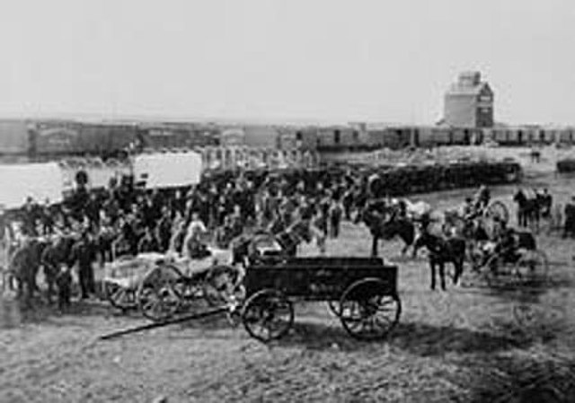 Barr Colonists in Saskatoon in 1903. The settlement of Saskatoon saw an economic boom when the travelling Barr Colonists encamped around the community